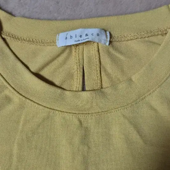 [BUNJANG] Sleeveless Yellow T-shirt / 민소매 티셔츠