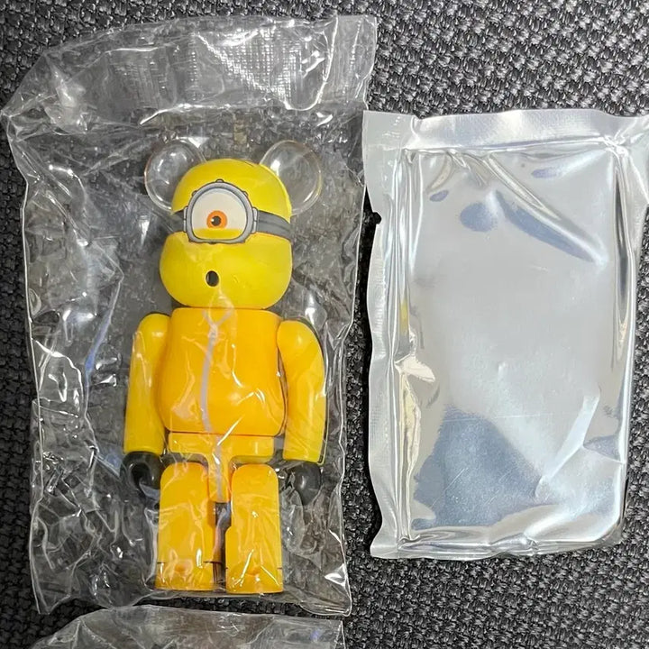 [BUNJANG] Bearbrick 42th Series Minions Figure / 베어브릭 42탄 큐트 미니언즈 정