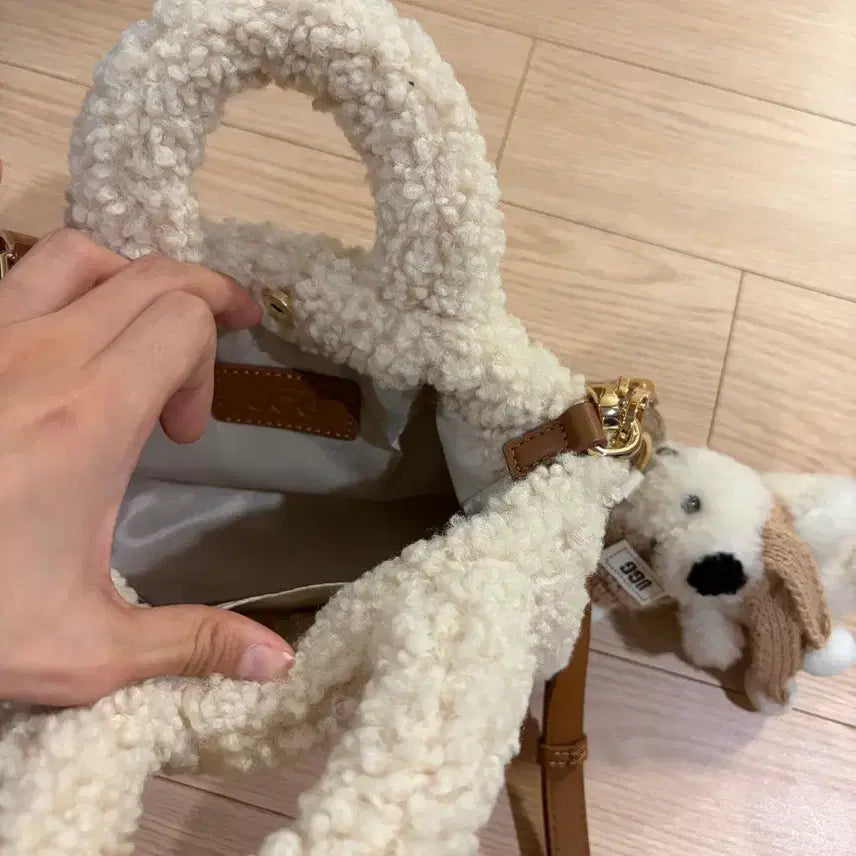 [BUNJANG] UGG Australia Sheepskin Mini Tote Bag + UGG Keyring Bundle Set / 오즈어그웨어 어그 양모 미니 토트백+어그키링, 베어키링 정품 새제품