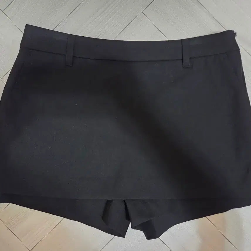 [SOLD OUT] 무신사 스탠다드 미니 스코츠 치마바지 L