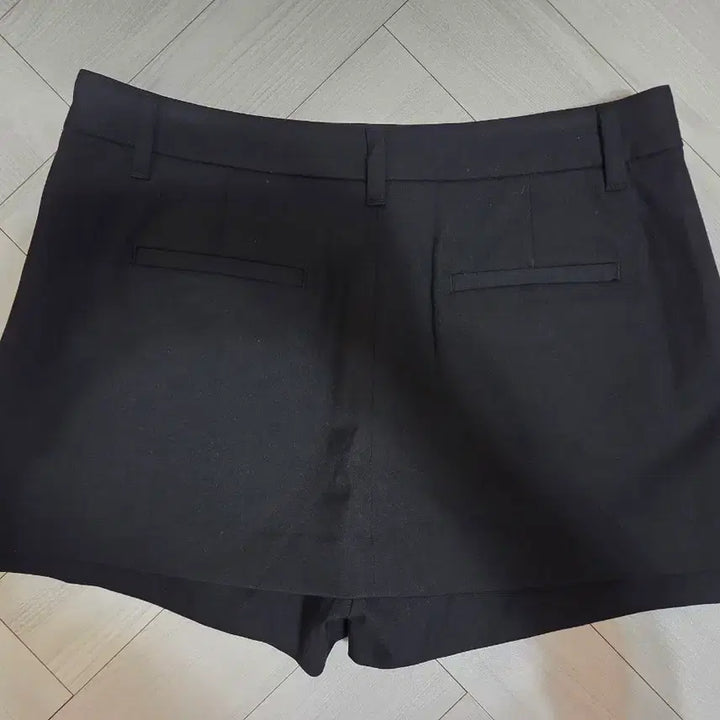 [SOLD OUT] 무신사 스탠다드 미니 스코츠 치마바지 L