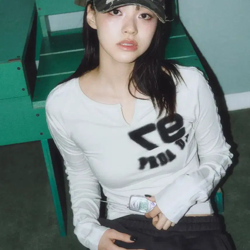 [SOLD OUT] 프렌다 레이스넥버튼 롱슬리브 오트밀