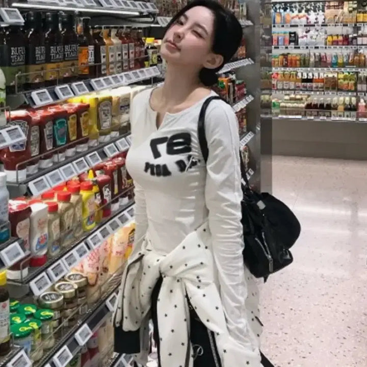[SOLD OUT] 프렌다 레이스넥버튼 롱슬리브 오트밀