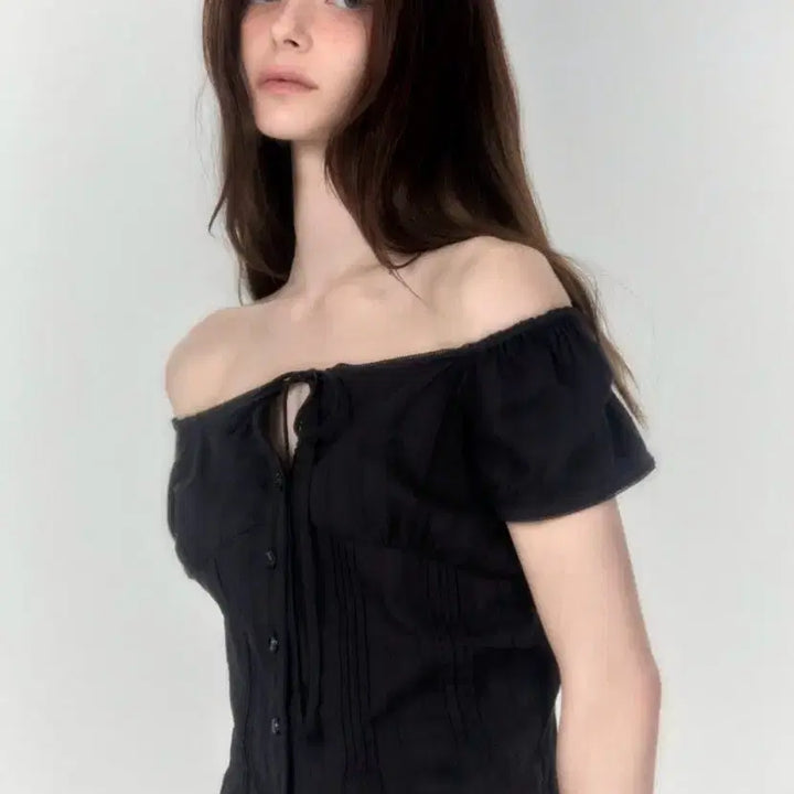 [BUNJANG] 아비에무아 오프-더-숄더 핀턱 코튼 블라우스 3 블랙 / 아비에무아 오프-더-숄더 핀턱 코튼 블라우스 3 블랙