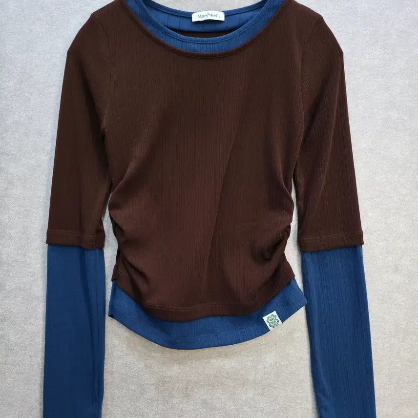 [SOLD OUT] 마스언에브릴  핑거홀 레이어드 셔링 티셔츠 Mars en Avril