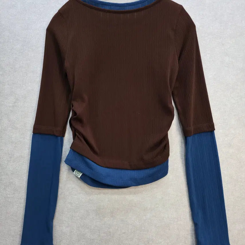 [SOLD OUT] 마스언에브릴  핑거홀 레이어드 셔링 티셔츠 Mars en Avril