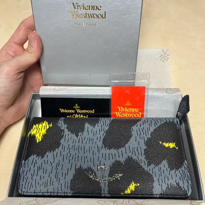 [BUNJANG] 비비안웨스트우드 레오파드 장지갑 새것 / 비비안웨스트우드 레오파드 장지갑 새것