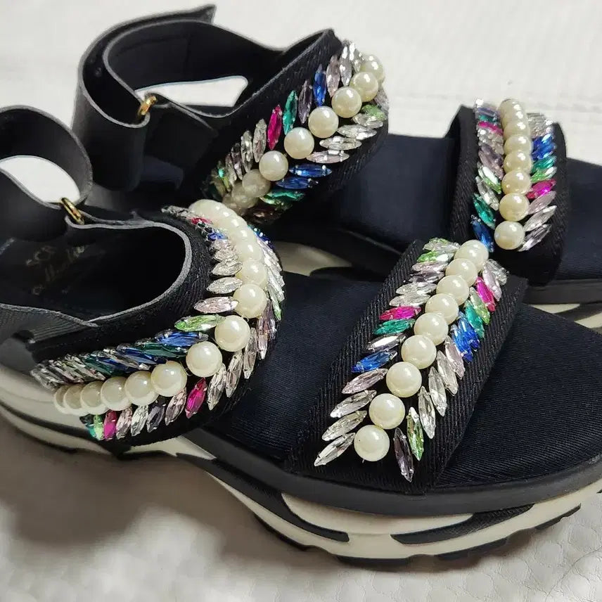 [SOLD OUT] 슈콤마보니 SCB 블랙 큐빅 진주 장식 샌들 240~245