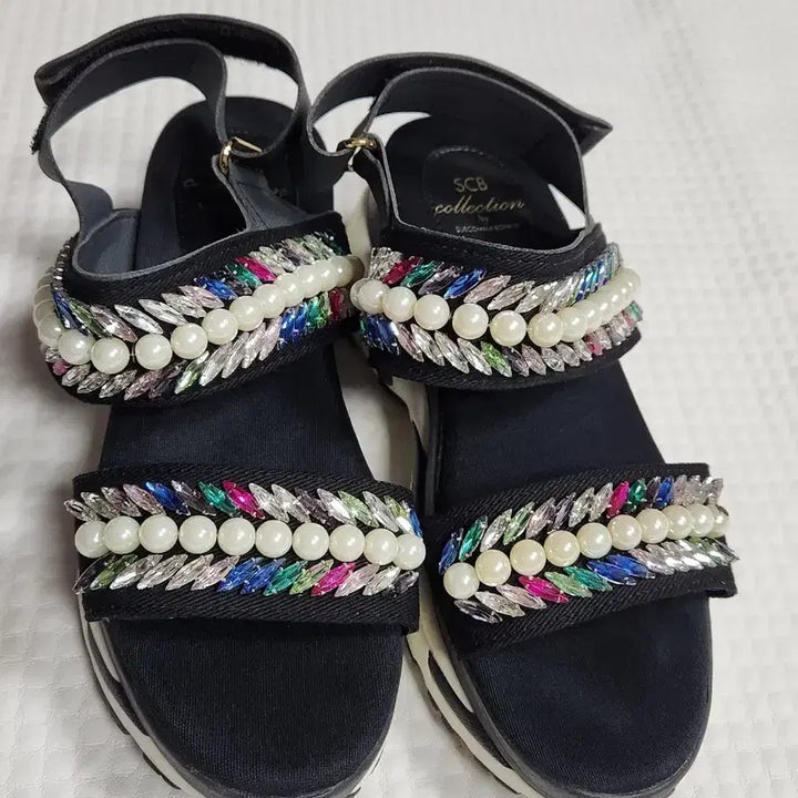 [SOLD OUT] 슈콤마보니 SCB 블랙 큐빅 진주 장식 샌들 240~245