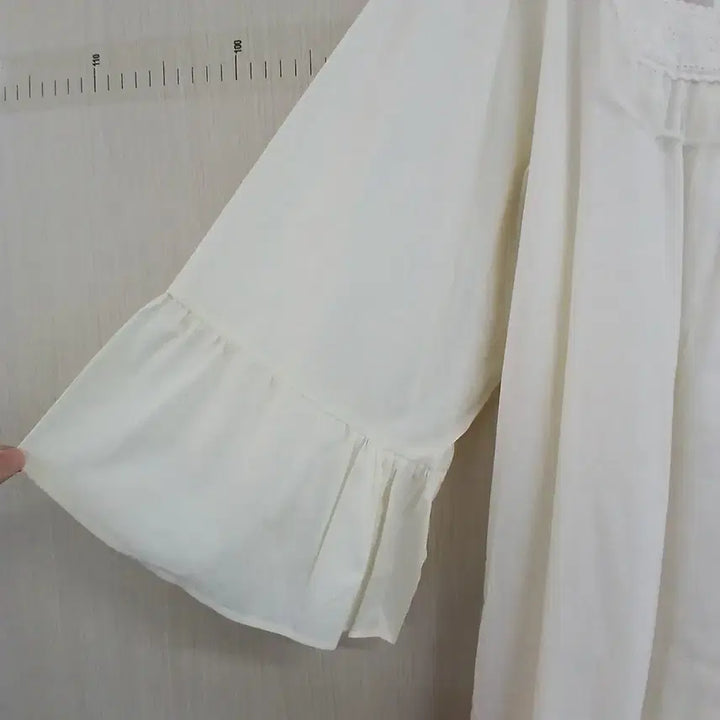 [SOLD OUT] 울랄라 흰색 레이스 장식 로브 가운