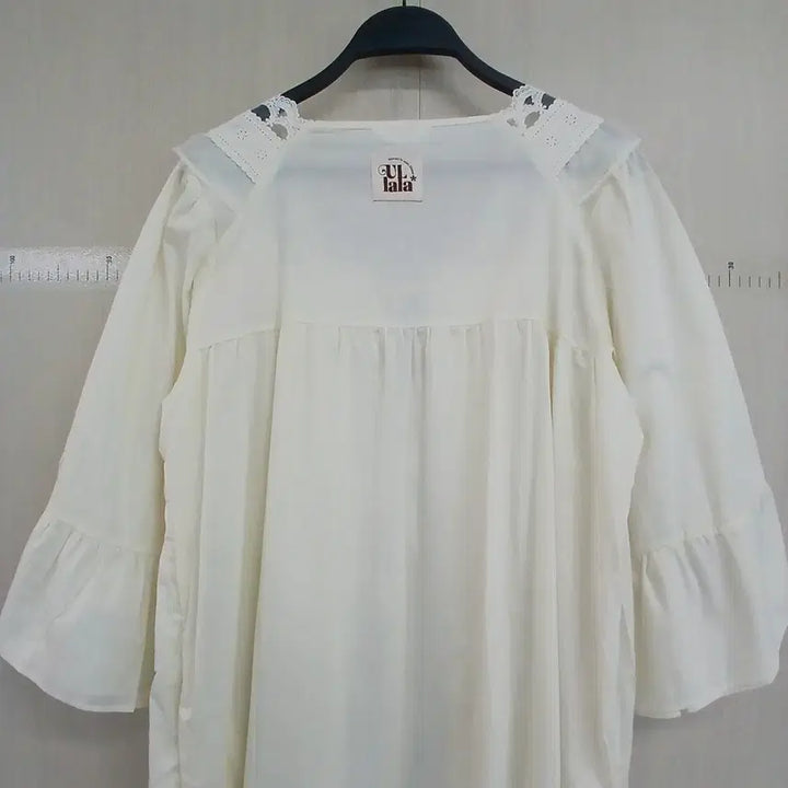 [SOLD OUT] 울랄라 흰색 레이스 장식 로브 가운