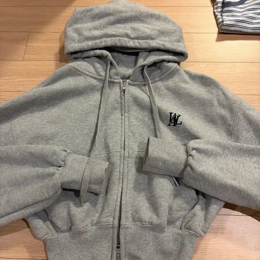 [SOLD OUT] 우알롱 크롭 후드집업 XS