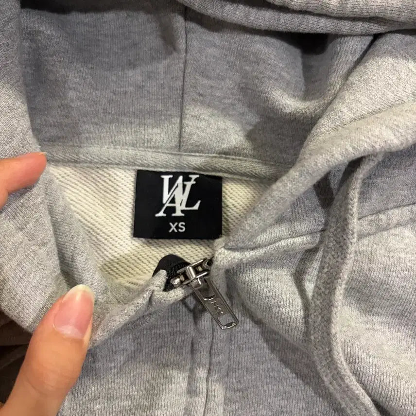 [SOLD OUT] 우알롱 크롭 후드집업 XS