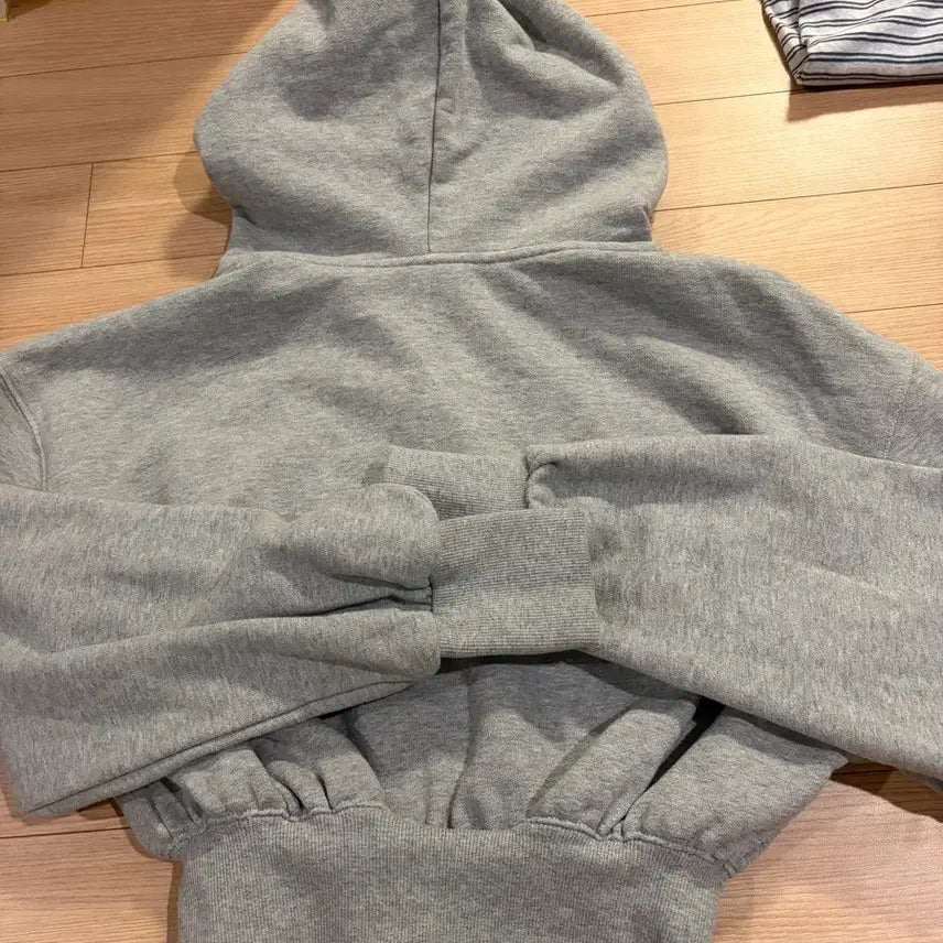 [SOLD OUT] 우알롱 크롭 후드집업 XS