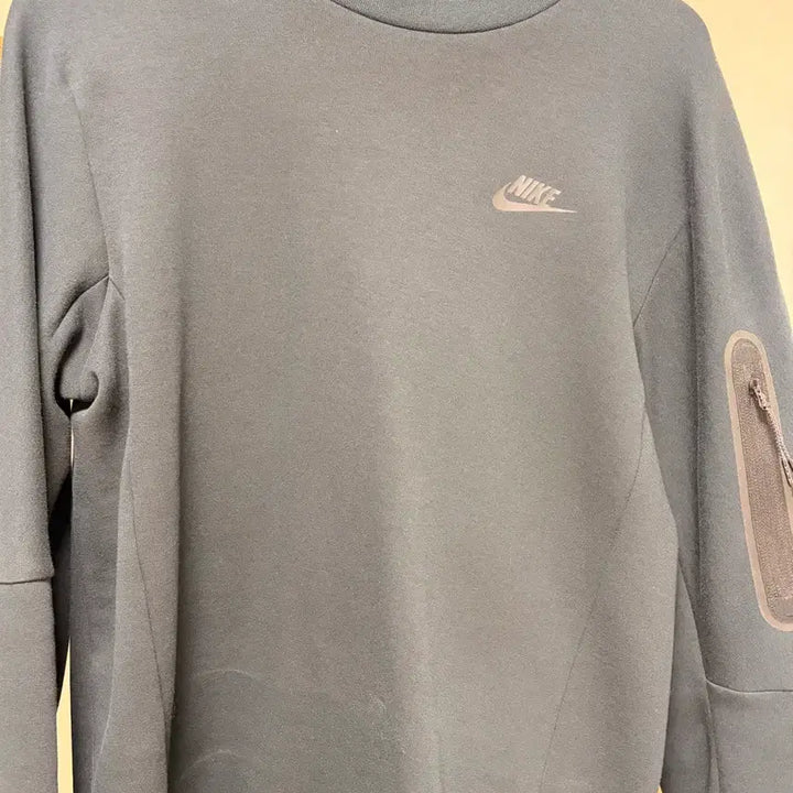 [SOLD OUT] 나이키 테크팩 맨투맨 블랙