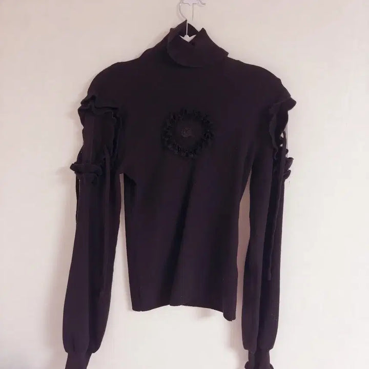 [BUNJANG] HoneyMew Heart Slit Off-Shoulder Knit Top / 허니뮤 하트트임 오프숄더 니트 스나계 걸리 양산형 지뢰계 미셸마카롱