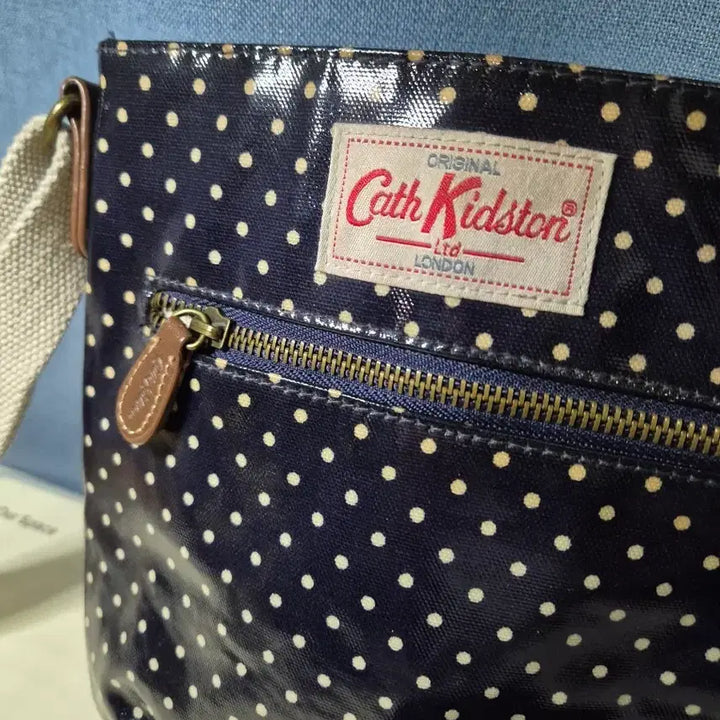 [BUNJANG] Cath Kidston Navy Dot Crossbody Bag / 캐스 키드슨 네이비 도트 크로스백