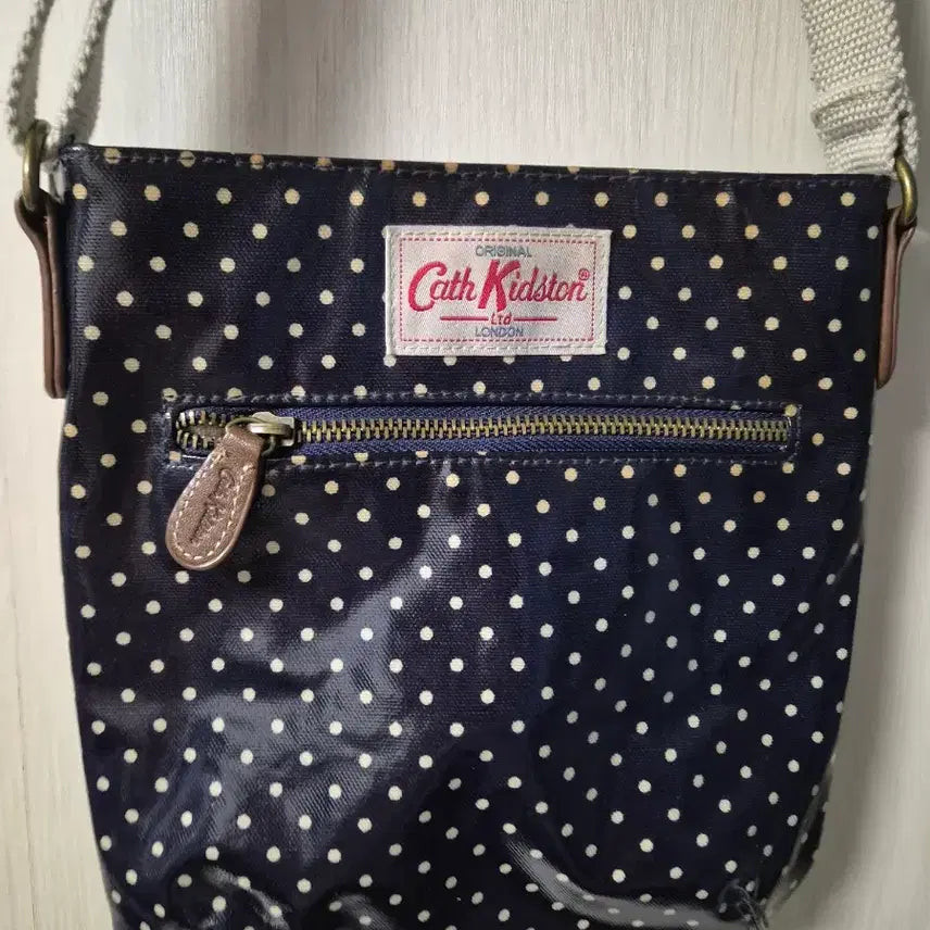 [BUNJANG] Cath Kidston Navy Dot Crossbody Bag / 캐스 키드슨 네이비 도트 크로스백