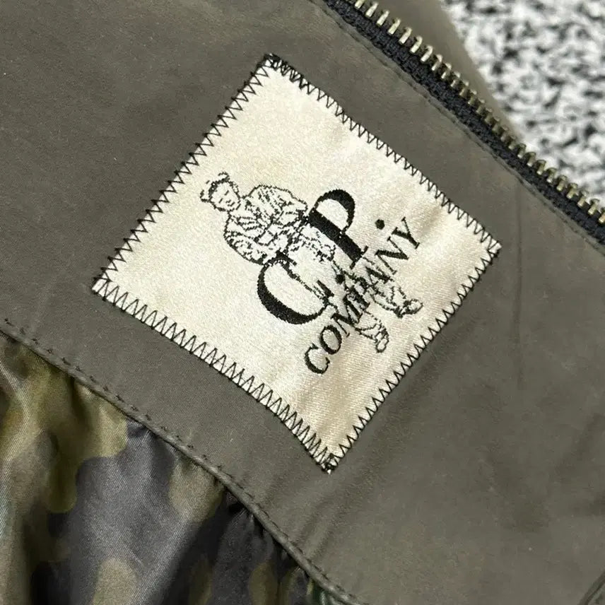 [SOLD OUT] >정품 cp컴퍼니 고글 워싱 카키 자켓
