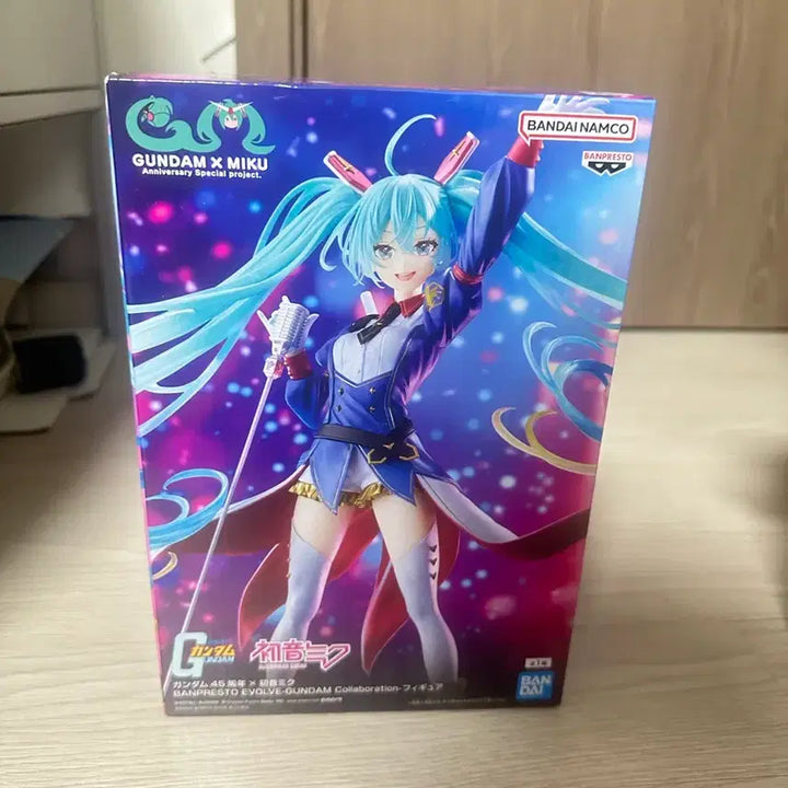[BUNJANG] Hatsune Miku x Gundam First Gundam Figure / (미개봉) 하츠네 미쿠 피규어 건담콜라보 BPEV 퍼스트건담