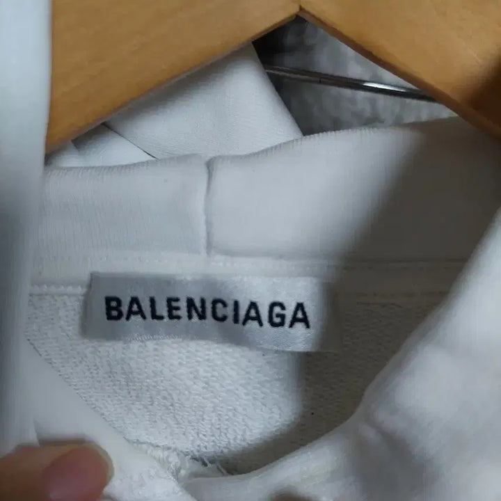 [BUNJANG] Balenciaga White Front Logo Hoodie Large 105 / 발렌시아가 화이트 프론트 로고 후드티 실측 큰105 백화점판
