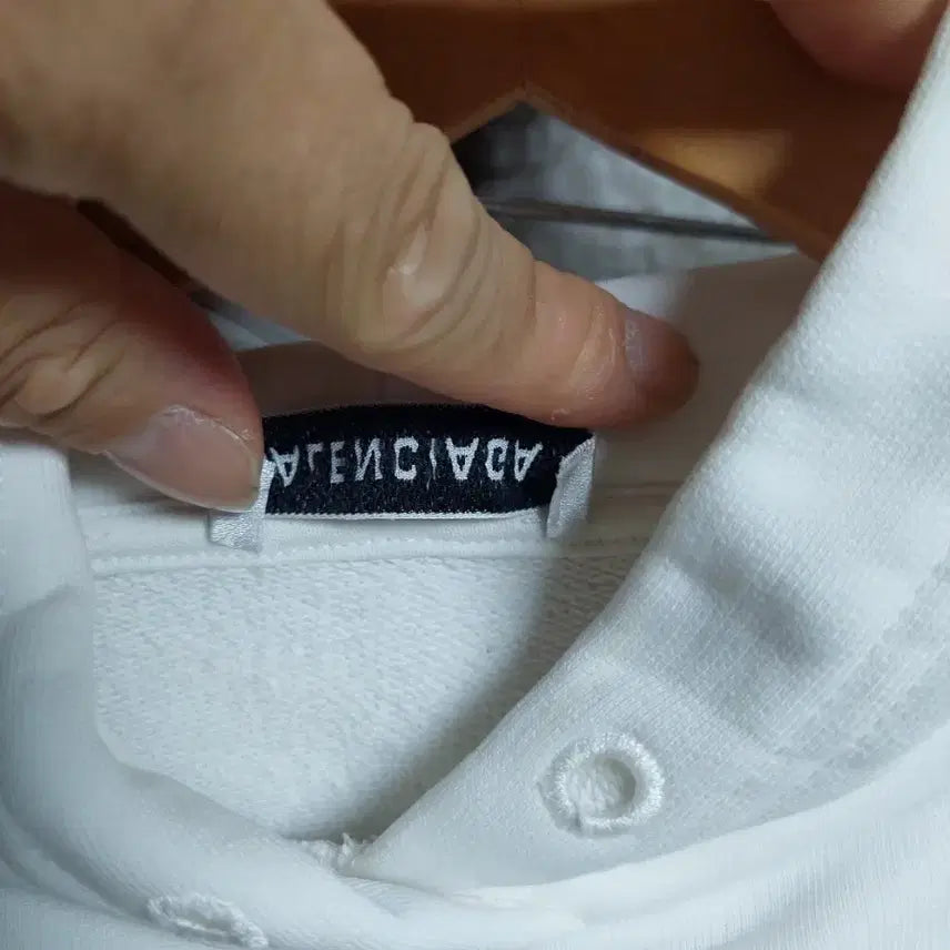 [BUNJANG] Balenciaga White Front Logo Hoodie Large 105 / 발렌시아가 화이트 프론트 로고 후드티 실측 큰105 백화점판