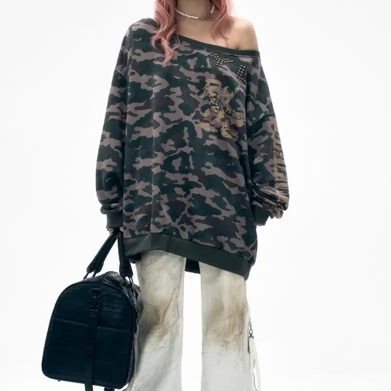 [BUNJANG] YL Studded Off-Shoulder Sweatshirt / 와이이엘 YL STUDDED OFF-SHOULDER SWEATSHIRT