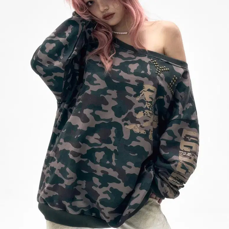[BUNJANG] YL Studded Off-Shoulder Sweatshirt / 와이이엘 YL STUDDED OFF-SHOULDER SWEATSHIRT