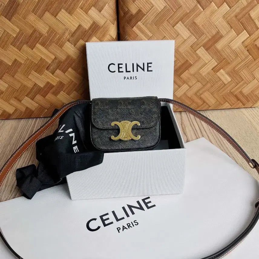 [BUNJANG] Celine Triomphe Mini Crossbody Bag / 셀린느 트리옹프 미니 크로스백 + 풀박스