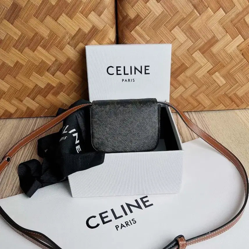 [BUNJANG] Celine Triomphe Mini Crossbody Bag / 셀린느 트리옹프 미니 크로스백 + 풀박스