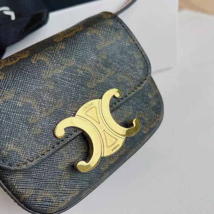 [BUNJANG] Celine Triomphe Mini Crossbody Bag / 셀린느 트리옹프 미니 크로스백 + 풀박스