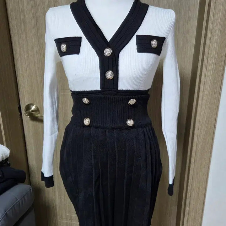 [BUNJANG] Color Block Knit Pleated Mini Dress / 배색 니트 플리츠 원피스