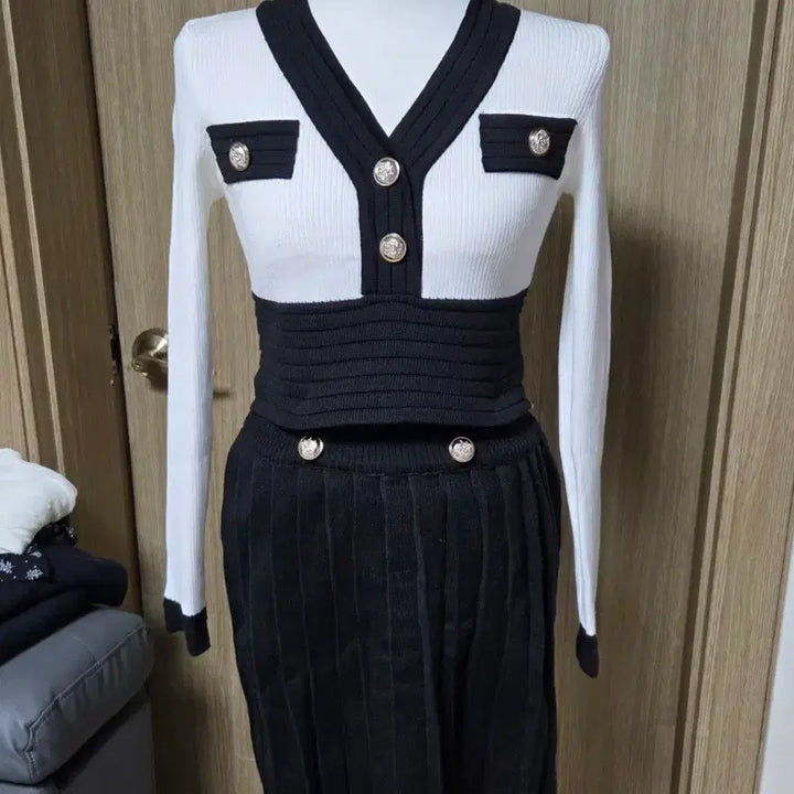 [BUNJANG] Color Block Knit Pleated Mini Dress / 배색 니트 플리츠 원피스