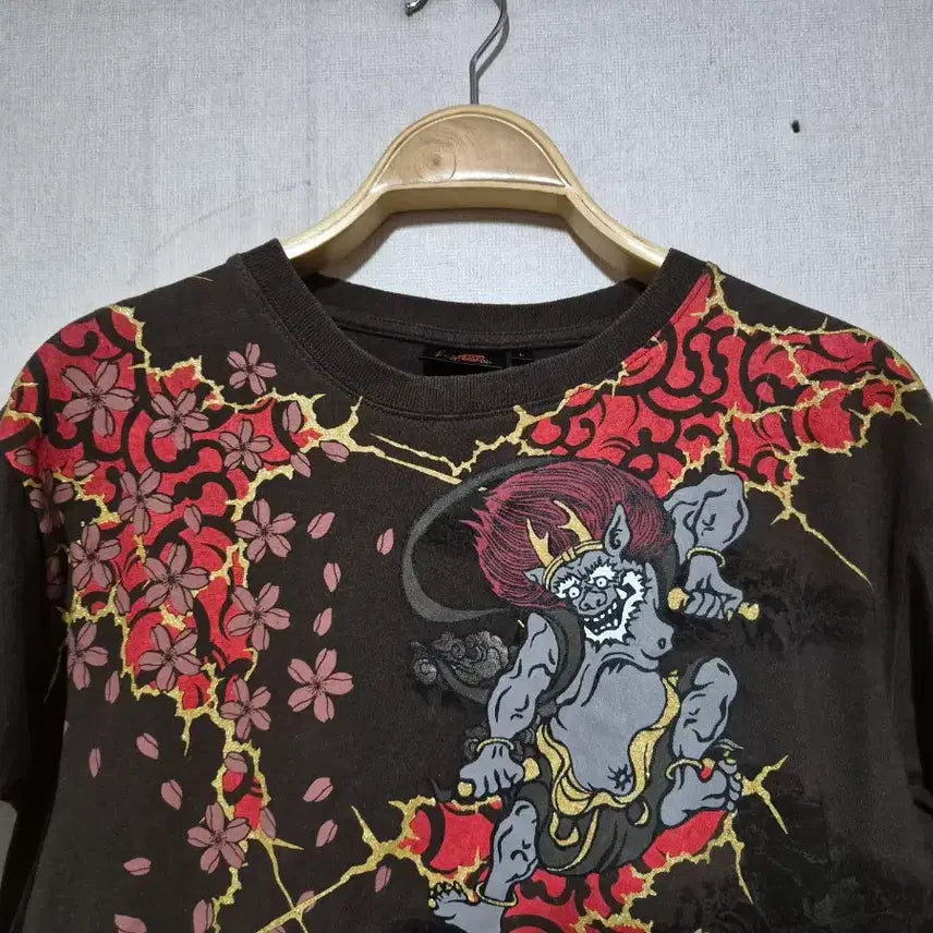 [BUNJANG] Dokebi Cherry Blossom Print T-shirt (M) / 도깨비 벚꽃 프린팅 반팔 티셔츠 (m)