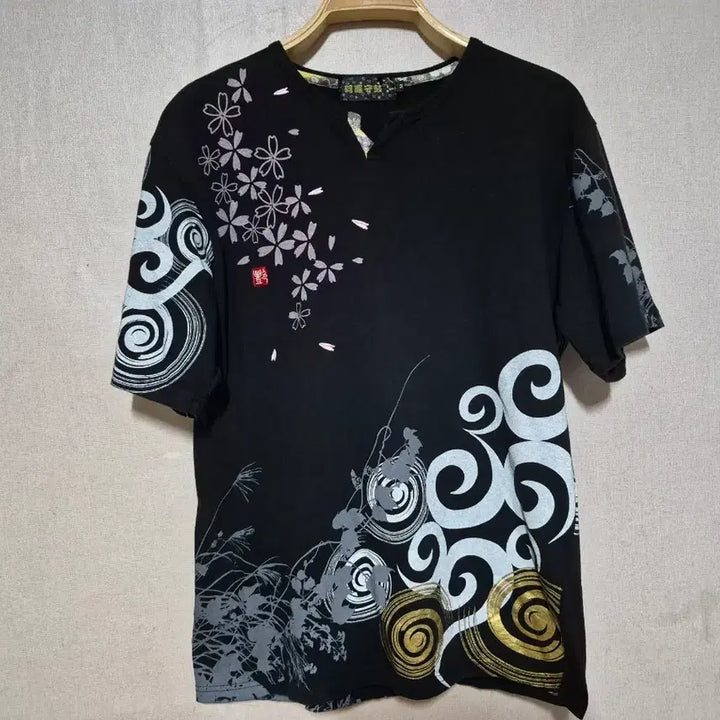 [BUNJANG] Black Floral Print T-shirt (M) / 블랙 플라워 프린팅 반팔 티셔츠 (M)