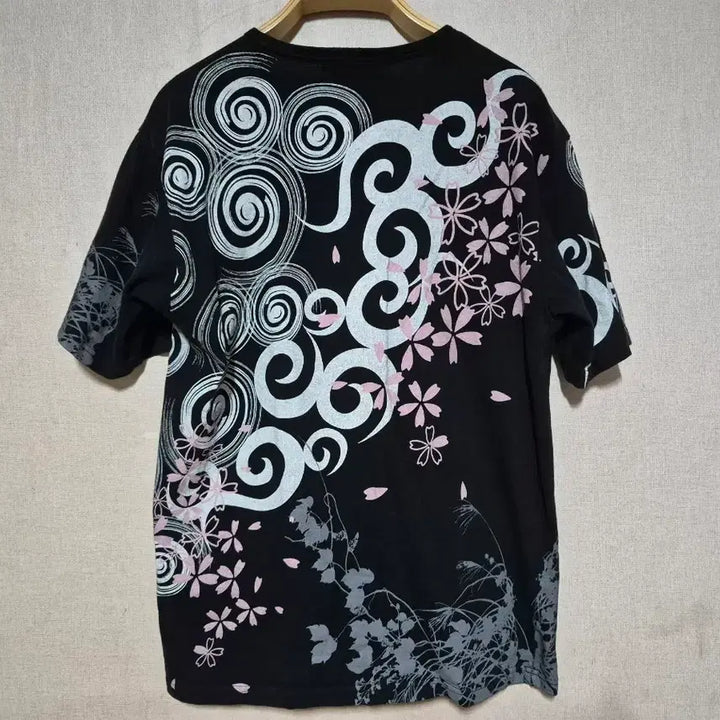 [BUNJANG] Black Floral Print T-shirt (M) / 블랙 플라워 프린팅 반팔 티셔츠 (M)