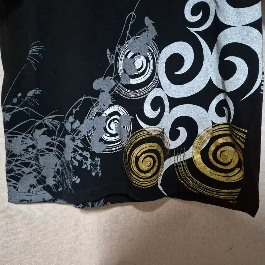 [BUNJANG] Black Floral Print T-shirt (M) / 블랙 플라워 프린팅 반팔 티셔츠 (M)