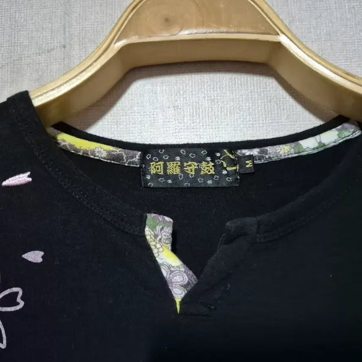 [BUNJANG] Black Floral Print T-shirt (M) / 블랙 플라워 프린팅 반팔 티셔츠 (M)