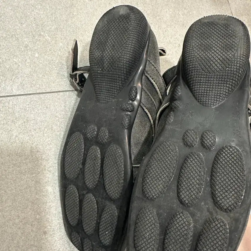 [BUNJANG] Open YY Cross Buckle Ballet Flats - Charcoal / 245) 오픈와이와이 크로스 버클 발레 플랫 차콜
