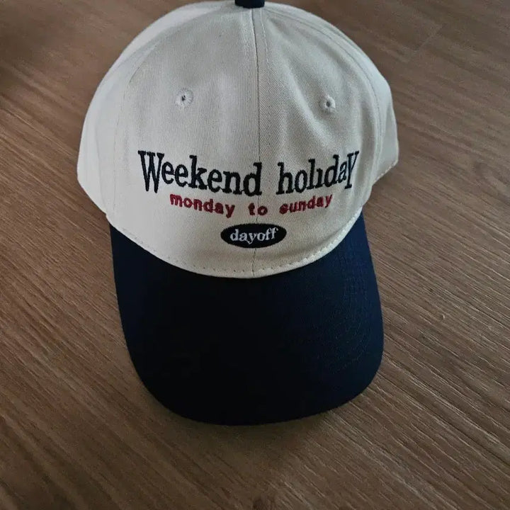 [BUNJANG] Weekend Holiday Ball Cap - Assorted Colors / 미사용 위켄드홀리데이 볼캡 아이보리/버건디/네이비