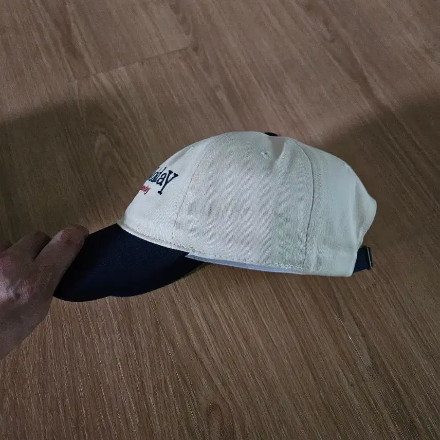 [BUNJANG] Weekend Holiday Ball Cap - Assorted Colors / 미사용 위켄드홀리데이 볼캡 아이보리/버건디/네이비
