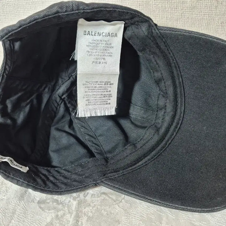[SOLD OUT] 발렌시아가 블랙 볼캡 모자(onesize)