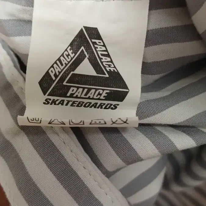 [SOLD OUT] Palace 스트라이프 셔츠