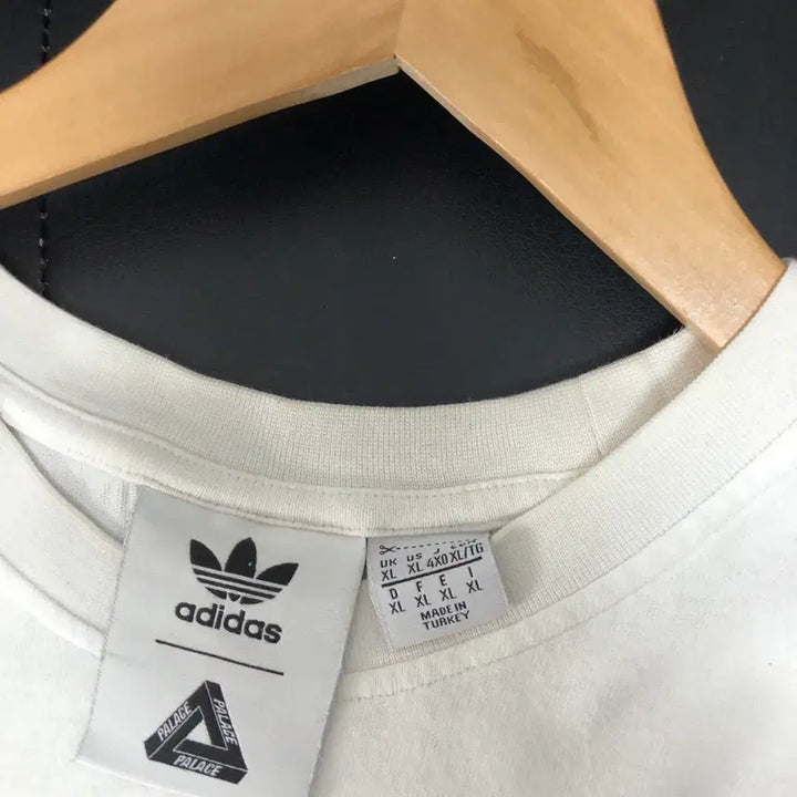 [SOLD OUT] 팔라스x아디다스 한정판 팔라스테 반팔 화이트