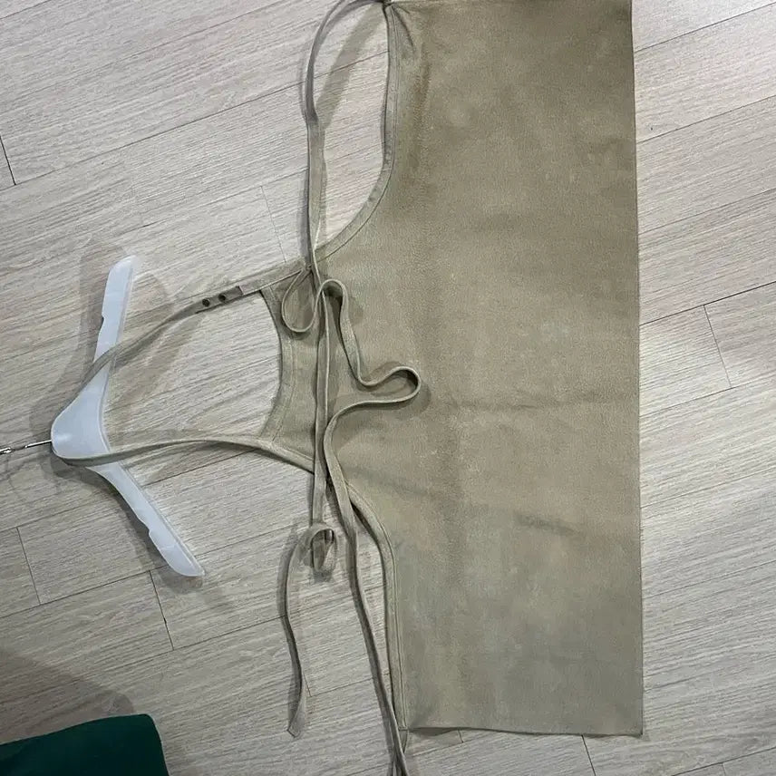 [SOLD OUT] 모노하 suede apron top