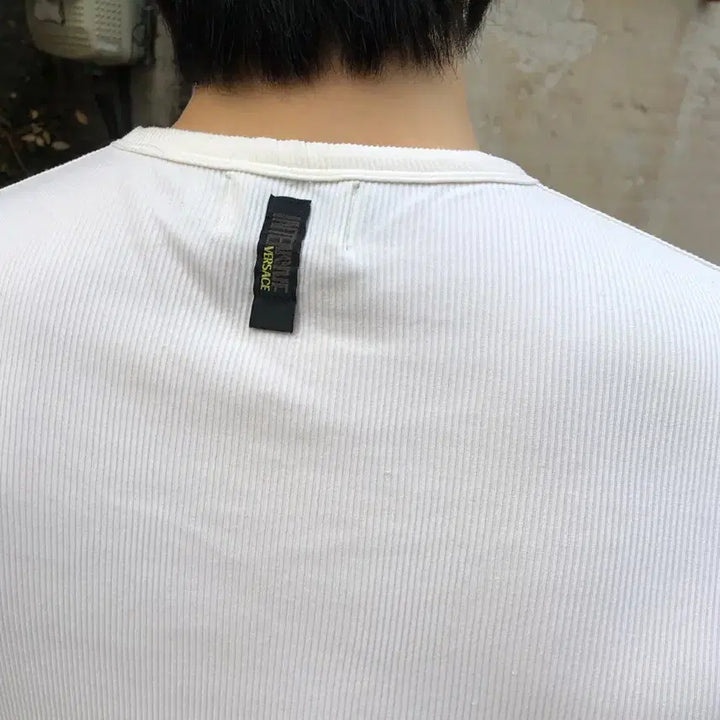 [SOLD OUT] 베르사체 정품 머슬핏 플리츠 반팔 화이트