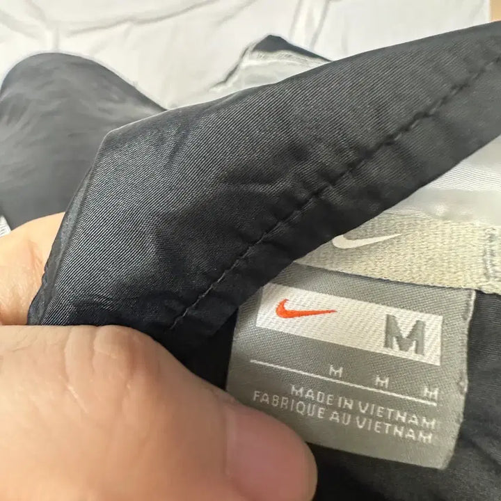 [BUNJANG] Nike 00s Inside Out Swoosh Big Logo Windbreaker / 나이키 00s 인사이드아웃 스우시 빅로고 블랙바람막이 95
