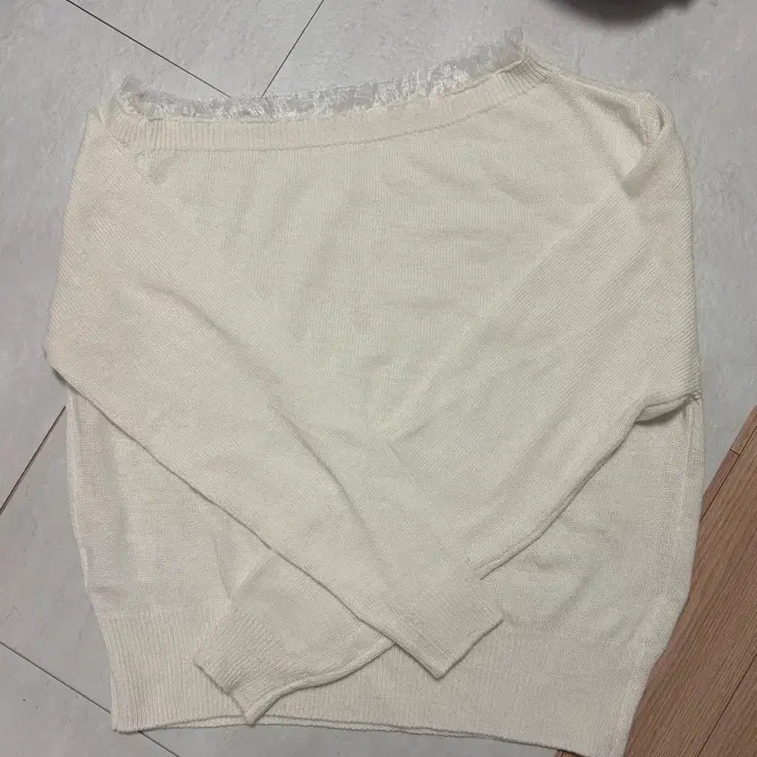 [BUNJANG] Letter From Moon Fay Lace One Shoulder Knit Ivory / 레터프롬문 fay lace 페이 레이스 원숄더니트 아이보리