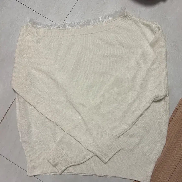 [BUNJANG] Letter From Moon Fay Lace One Shoulder Knit Ivory / 레터프롬문 fay lace 페이 레이스 원숄더니트 아이보리