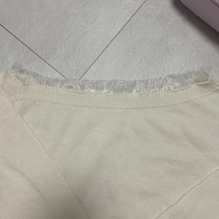 [BUNJANG] Letter From Moon Fay Lace One Shoulder Knit Ivory / 레터프롬문 fay lace 페이 레이스 원숄더니트 아이보리